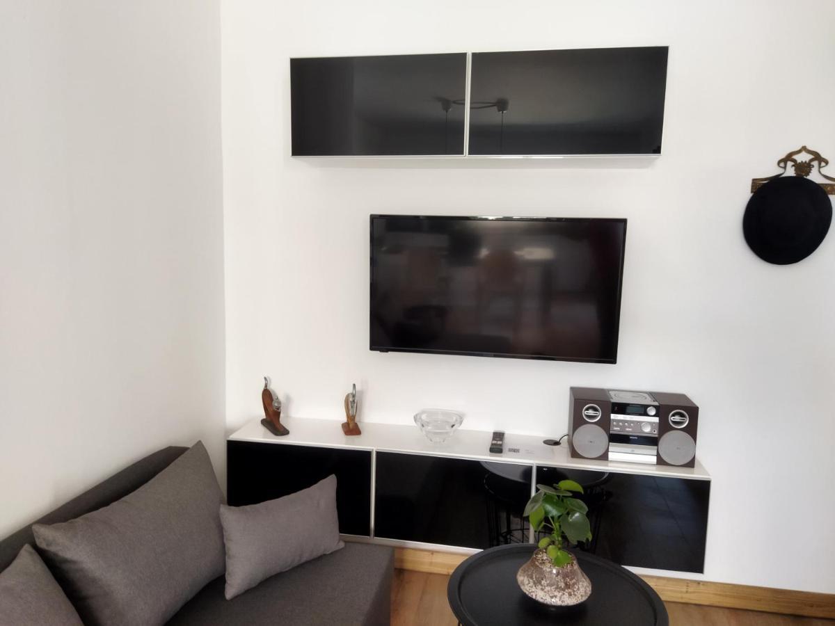 Minimal Apartment By The Beach Corinth Bagian luar foto