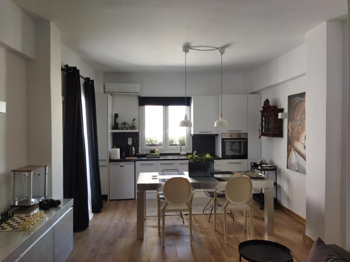 Minimal Apartment By The Beach Corinth Bagian luar foto