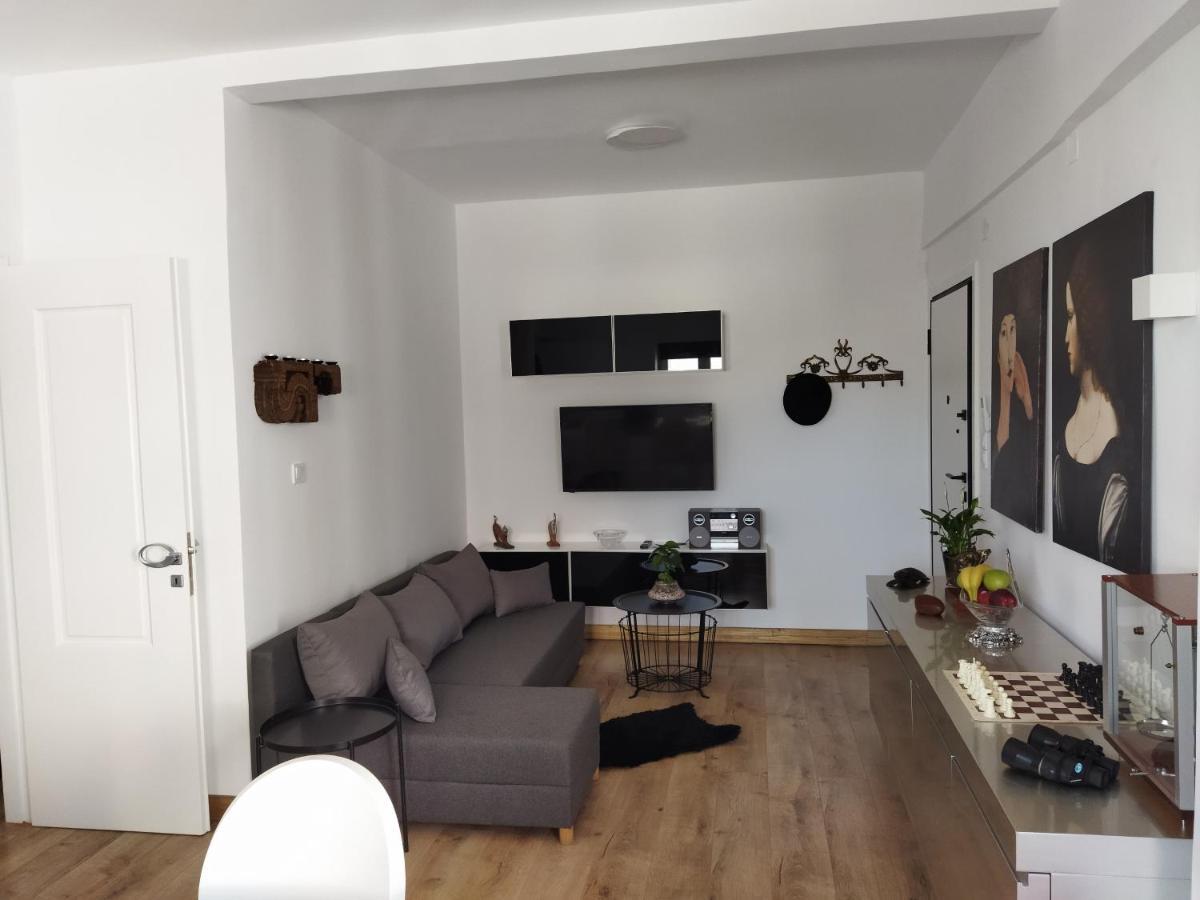 Minimal Apartment By The Beach Corinth Bagian luar foto